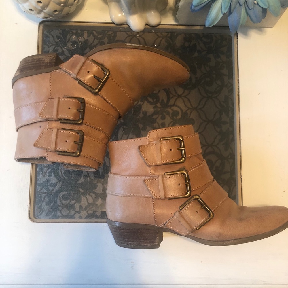 Gianni Bini Camel Buckle Booties